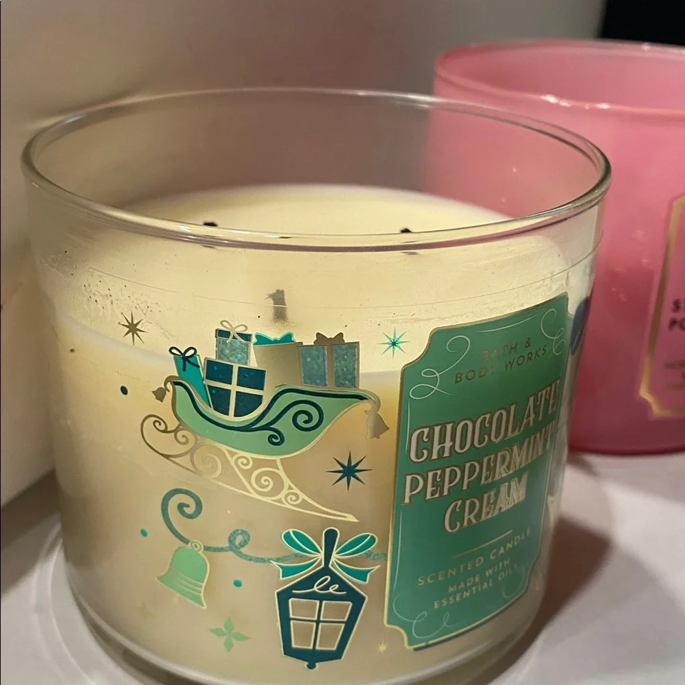 White Barn Candle Duo chocolate peppermint cream & strawberry poundcake used